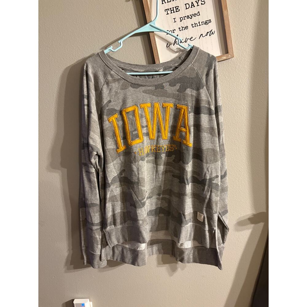 Iowa Hawkeyes Women’s Pressbox Brand Sweatshirt Size XL